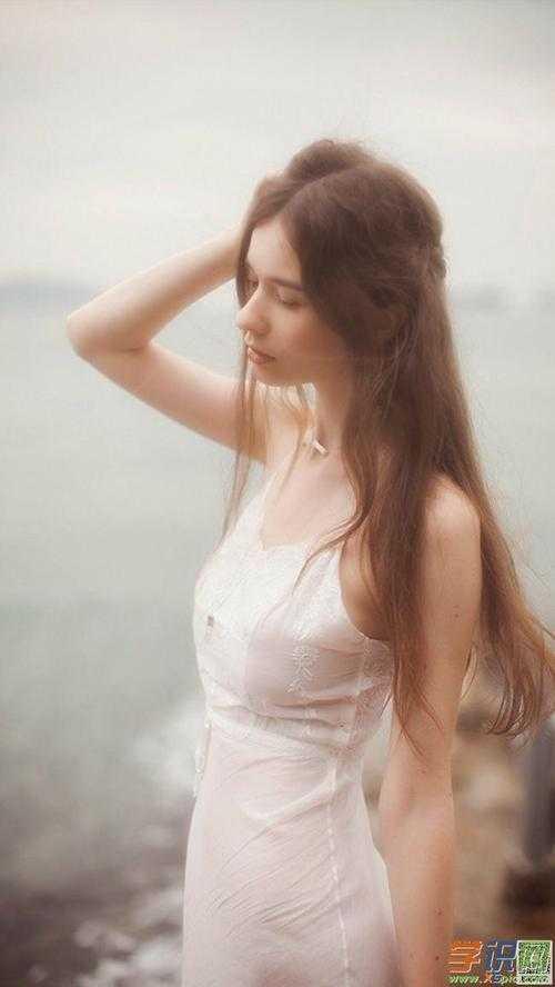 她红着脸