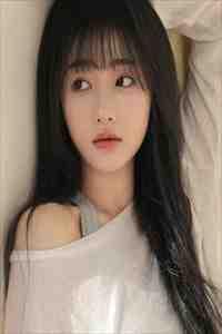何须浅碧轻红色王之于水