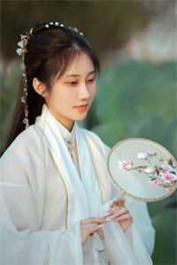 老板强吻小三