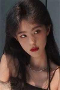 余飞妻子