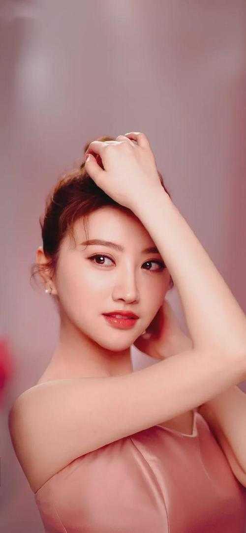 女主叫沈凝